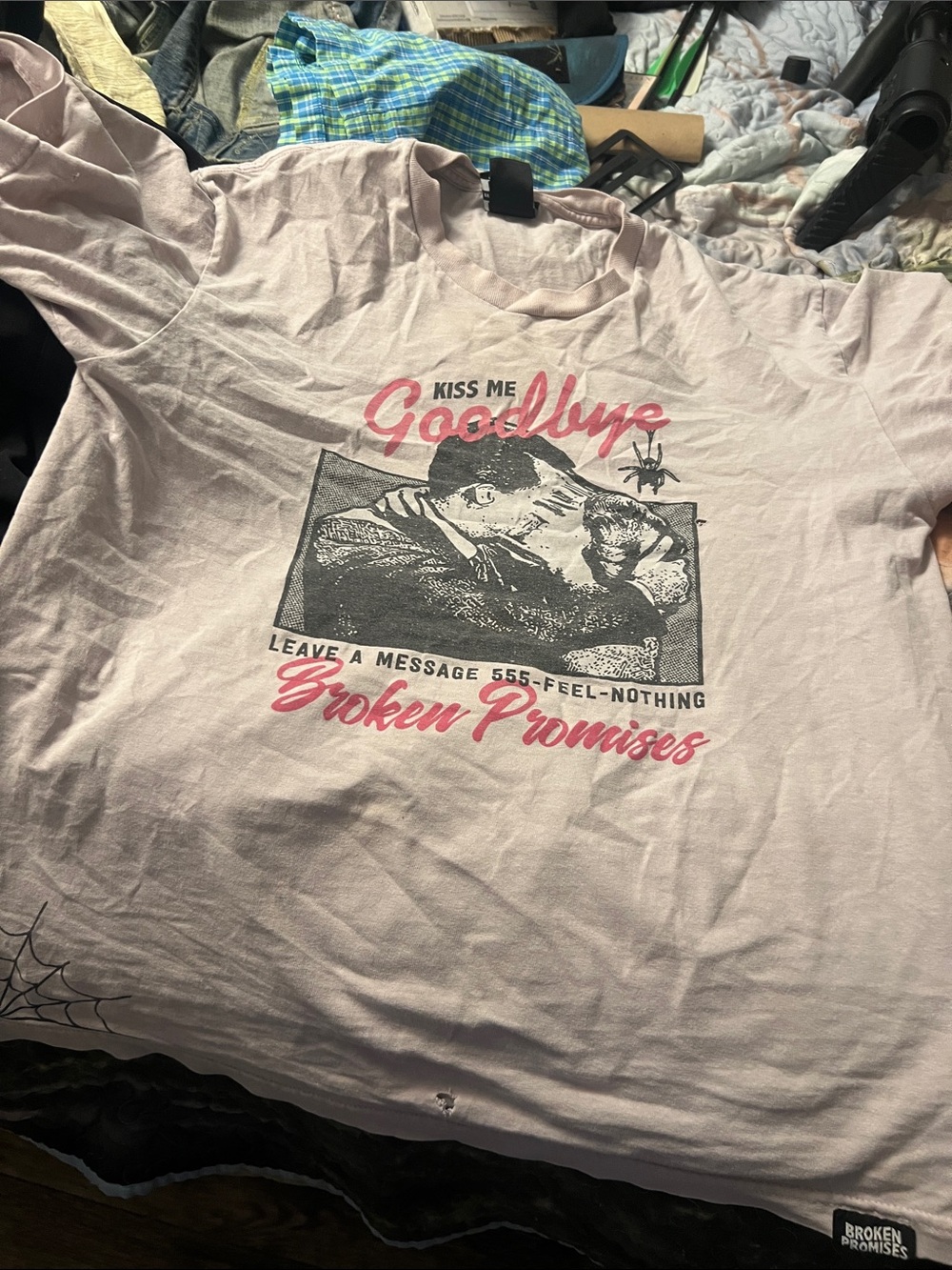 Broken Promises Men's 'Kiss Me Goodbye' Short Sleeve Tee - Off white